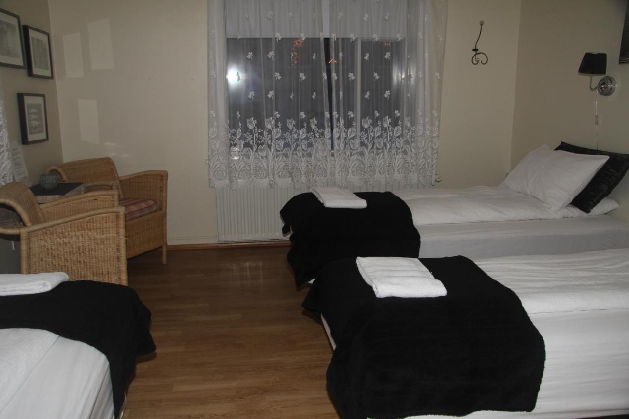 Gula Villan Guesthouse Akureyri Exterior photo