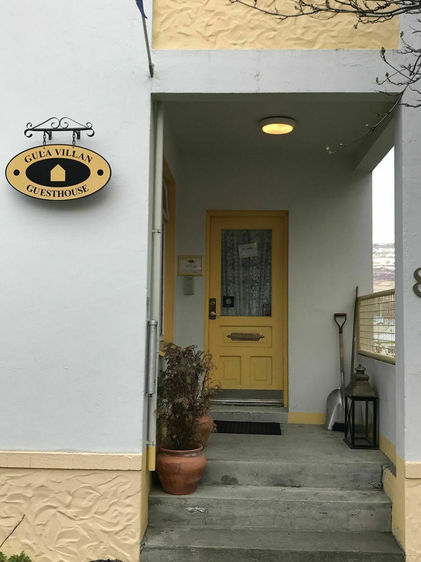 Gula Villan Guesthouse Akureyri Exterior photo
