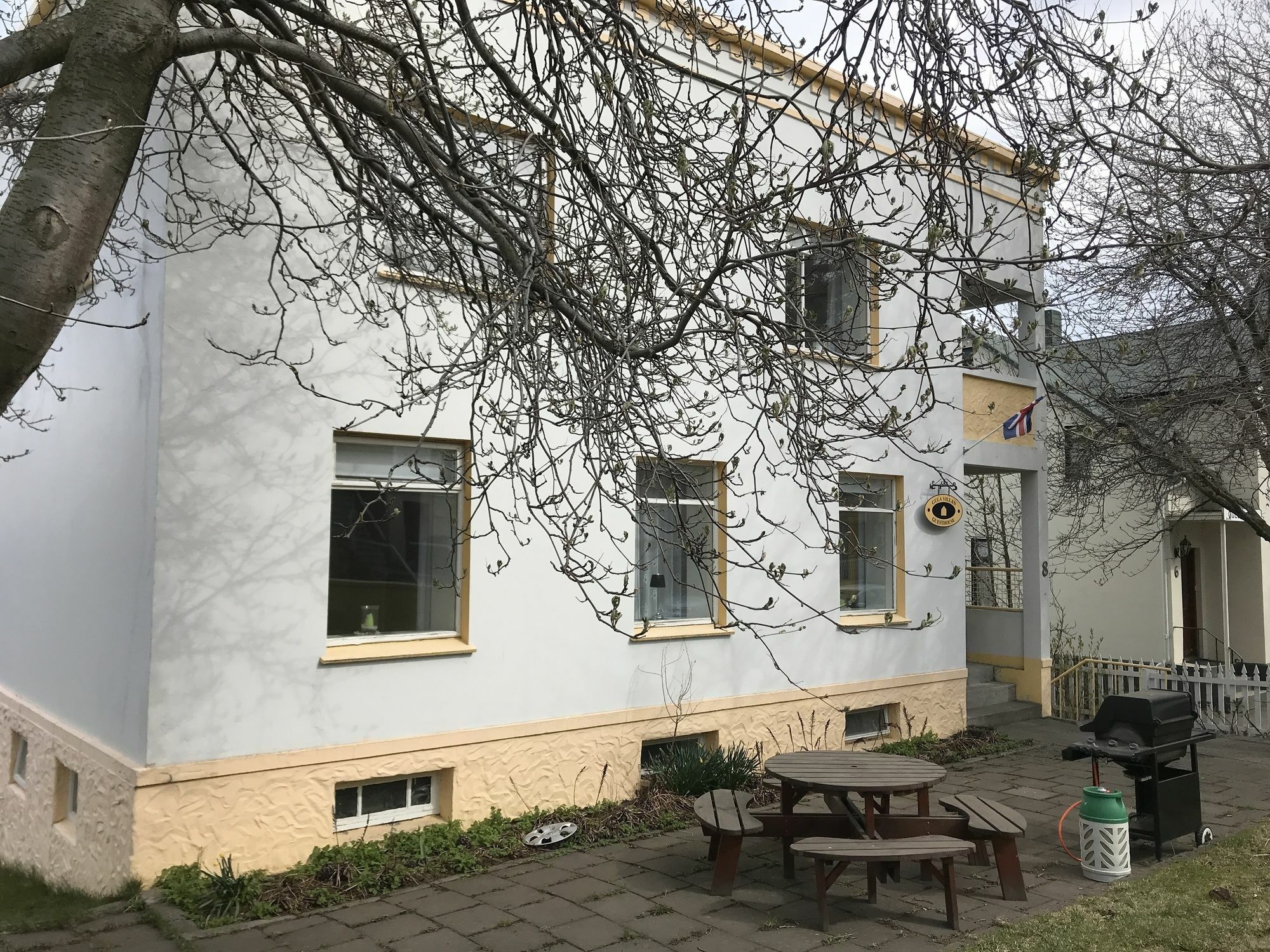 Gula Villan Guesthouse Akureyri Exterior photo